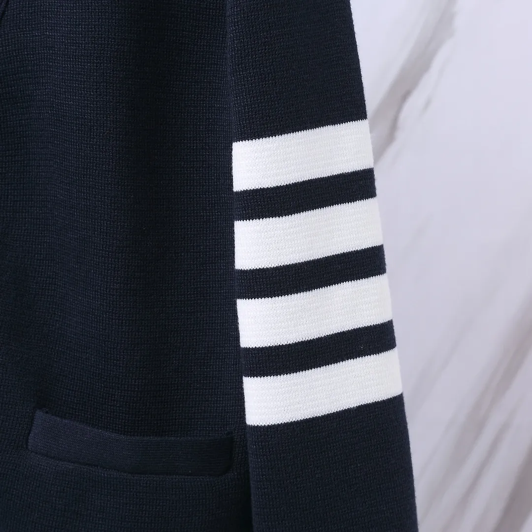 ：M 04 （TBClassic ） THOM BROWNE .TBClassic Breathable Same Style ：White/Navy Blue /Gray/ Blue Size：1/2/3/4